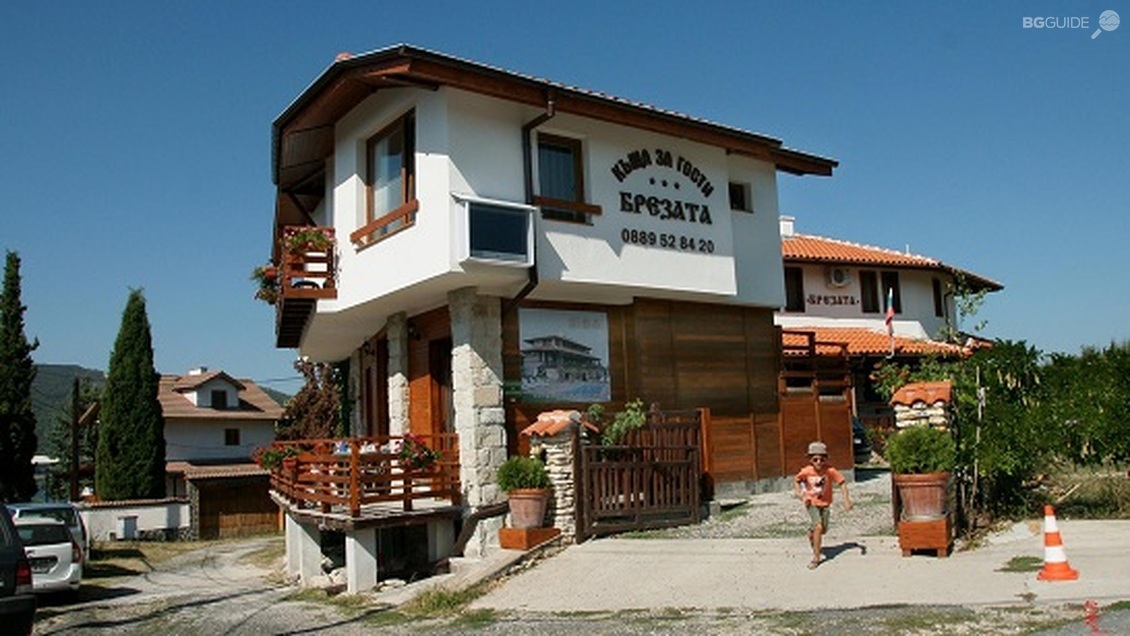Къща за гости "Брезата"