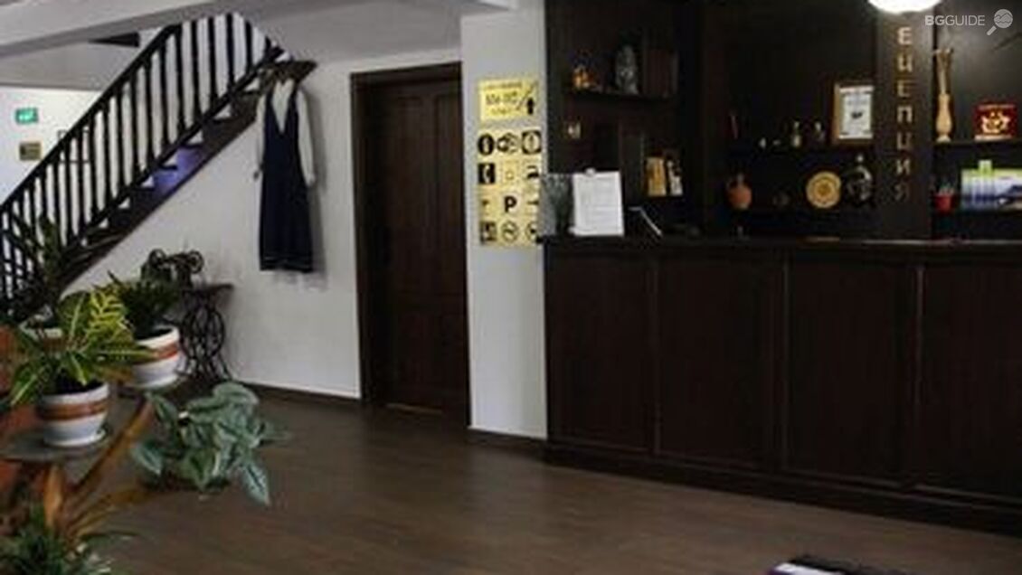 Семеен хотел "Хан Стария Добрич"