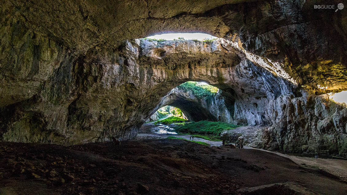 Деветашка пещера