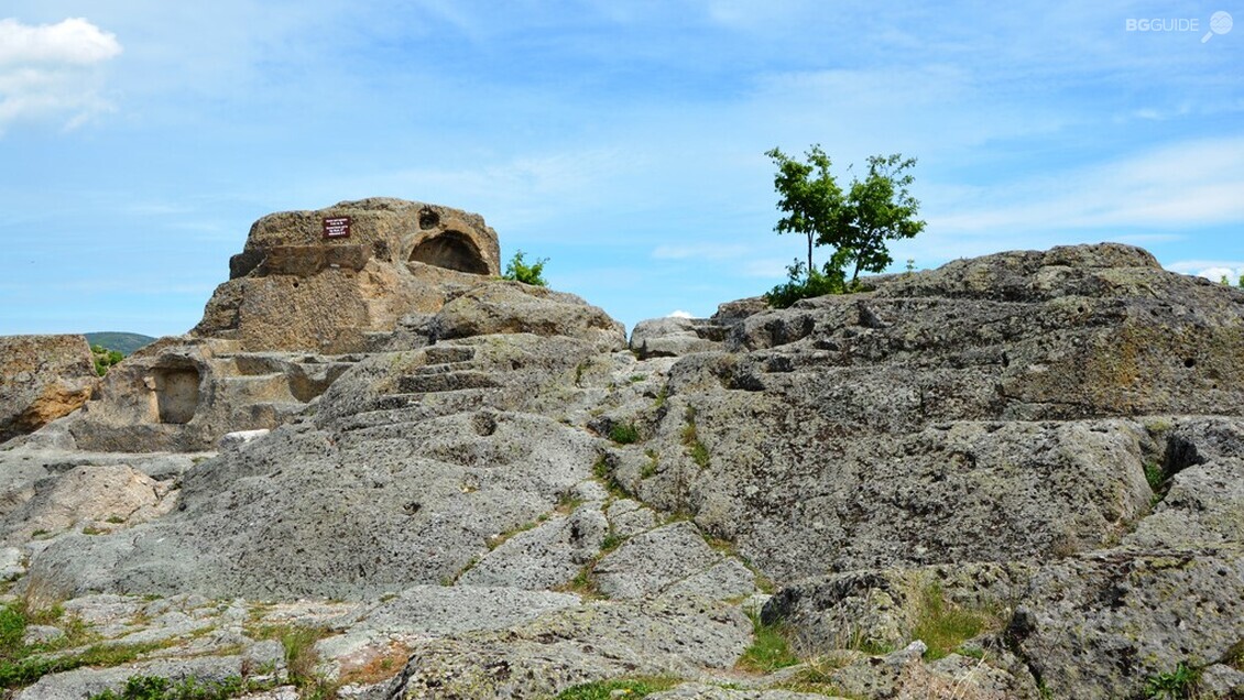 Тракийско светилище при с. Татул