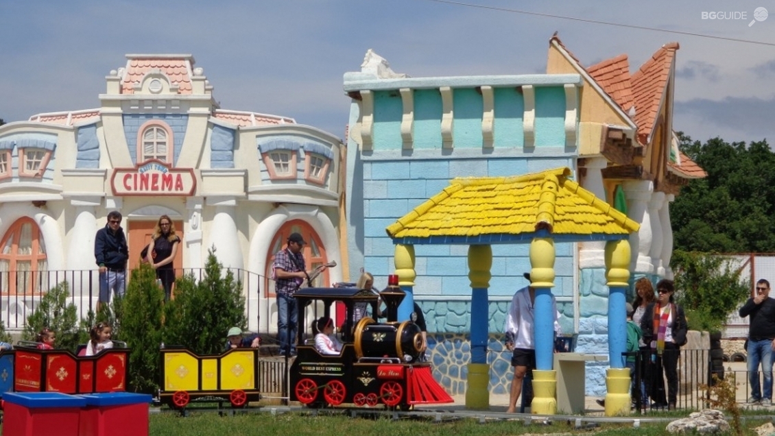 Увеселителен парк „ХЕПИ ЛЕНД”