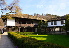 daskalovata-kashta_230x161_crop_d2ab23a480